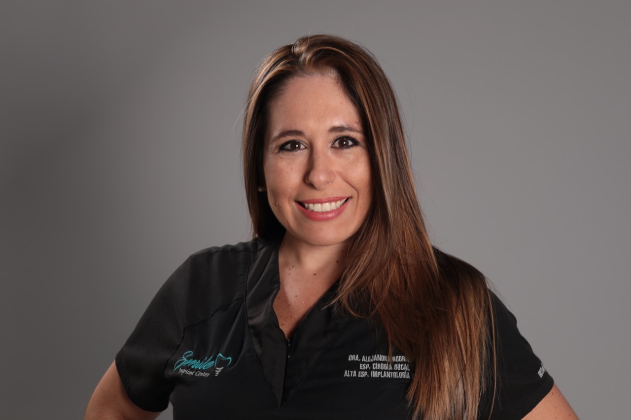 Dra. Alejandra Rodr&iacute;guez Goncalves, especialista en implantolog&iacute;a oral en CDMX